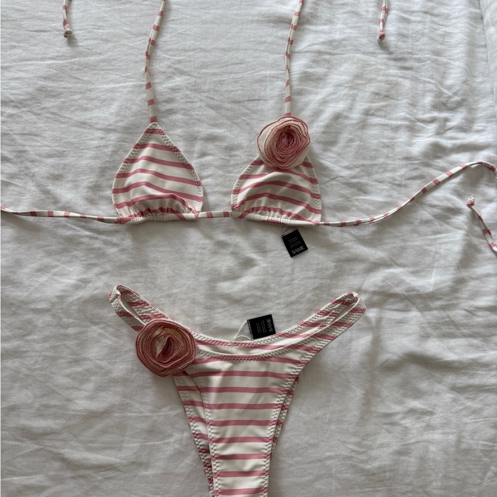 SAME Rosette triangle top and bottom - Picture 2 of 6